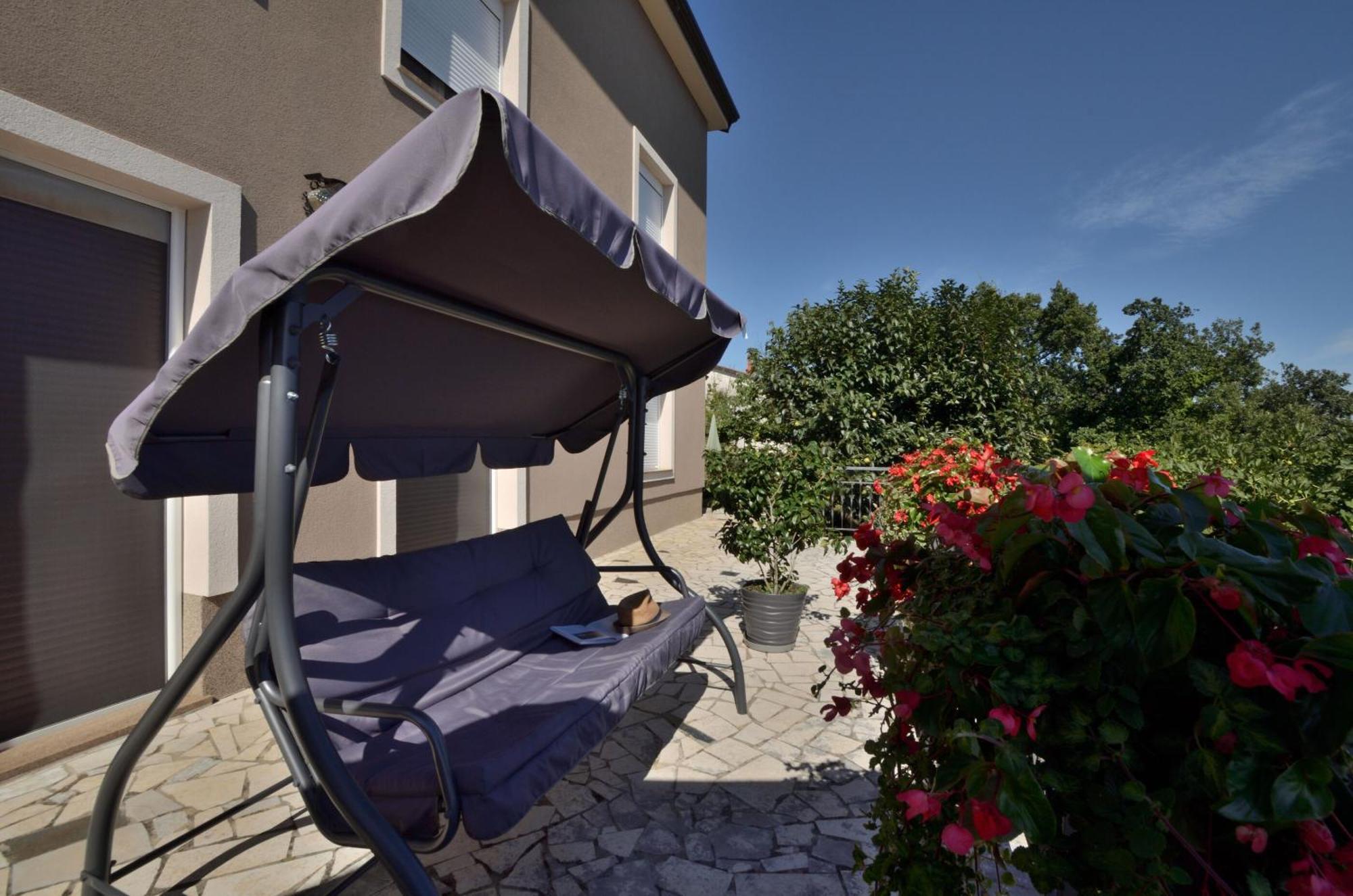 Apartments Viktoria Lovran Exterior photo