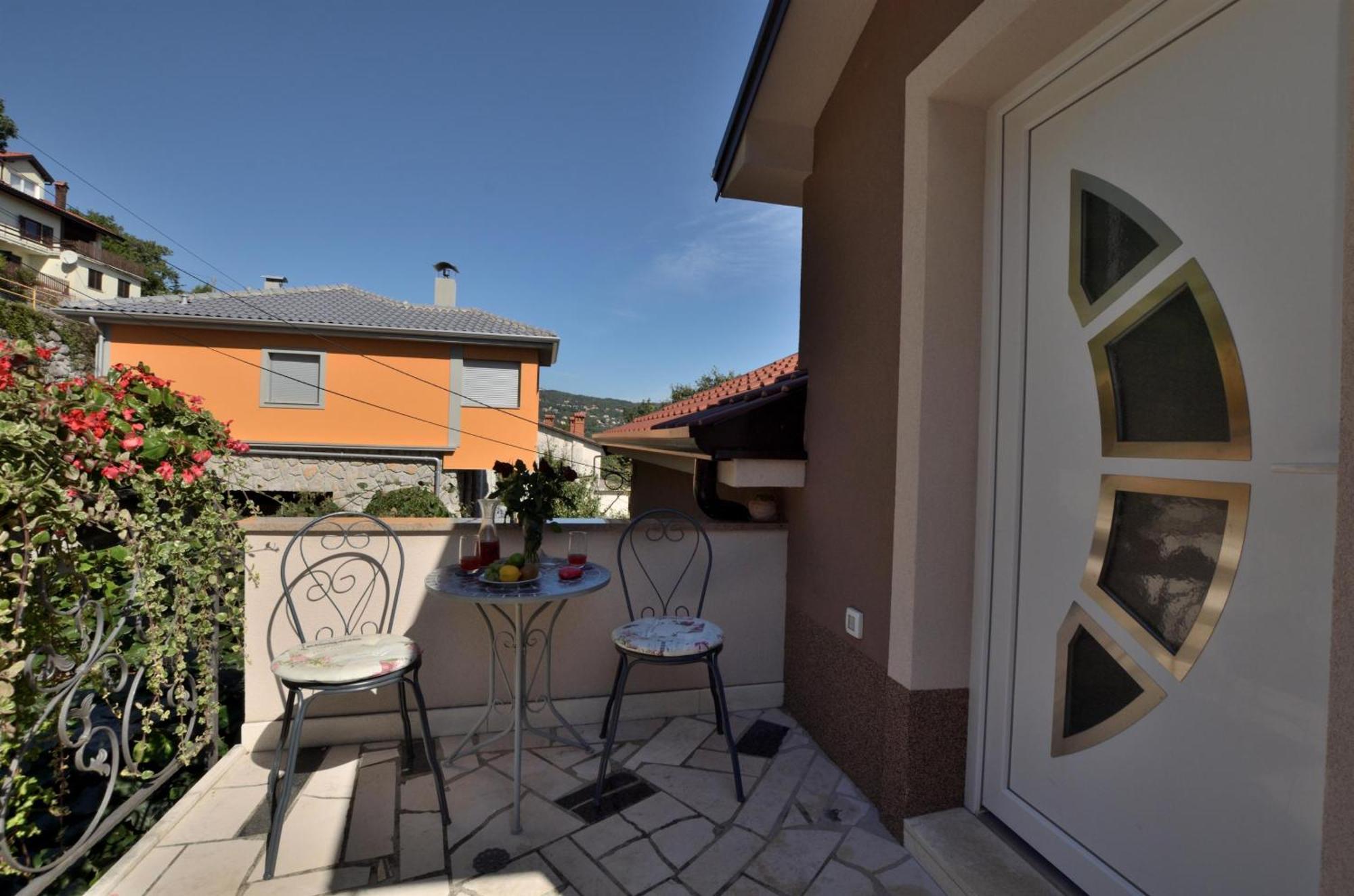 Apartments Viktoria Lovran Exterior photo