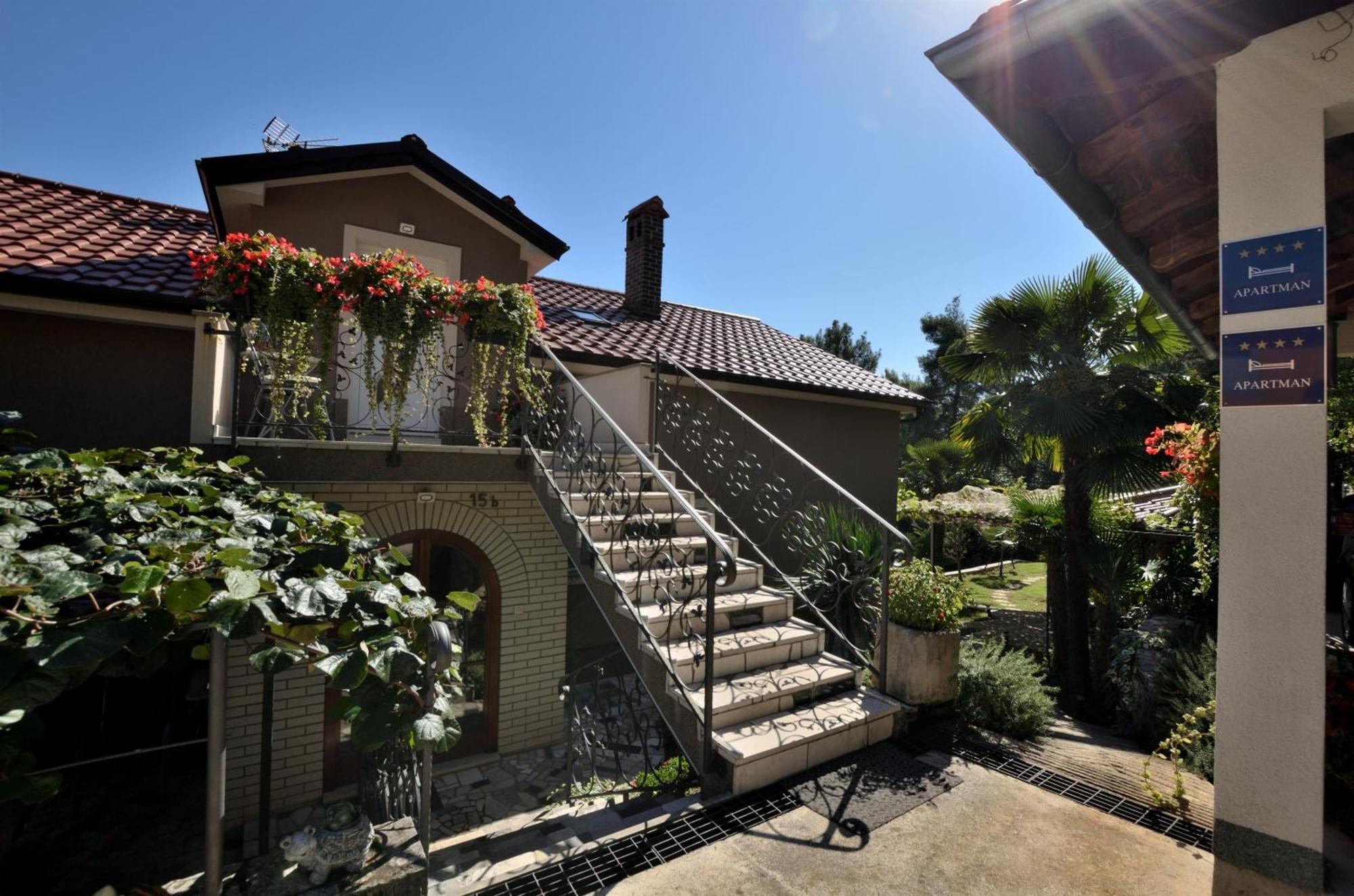 Apartments Viktoria Lovran Exterior photo